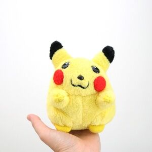 Vintage 90s Pokemon Fat Pikachu Hand Size Plush Toy / 6 inch